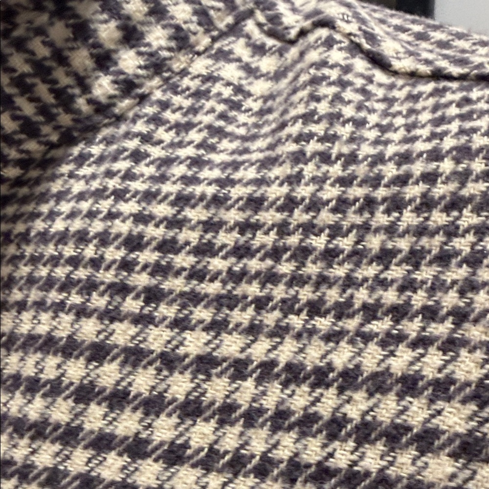 Hollister Flanned Brown and White Houndstooth Button-Up Shirt - Picture 9 of 10